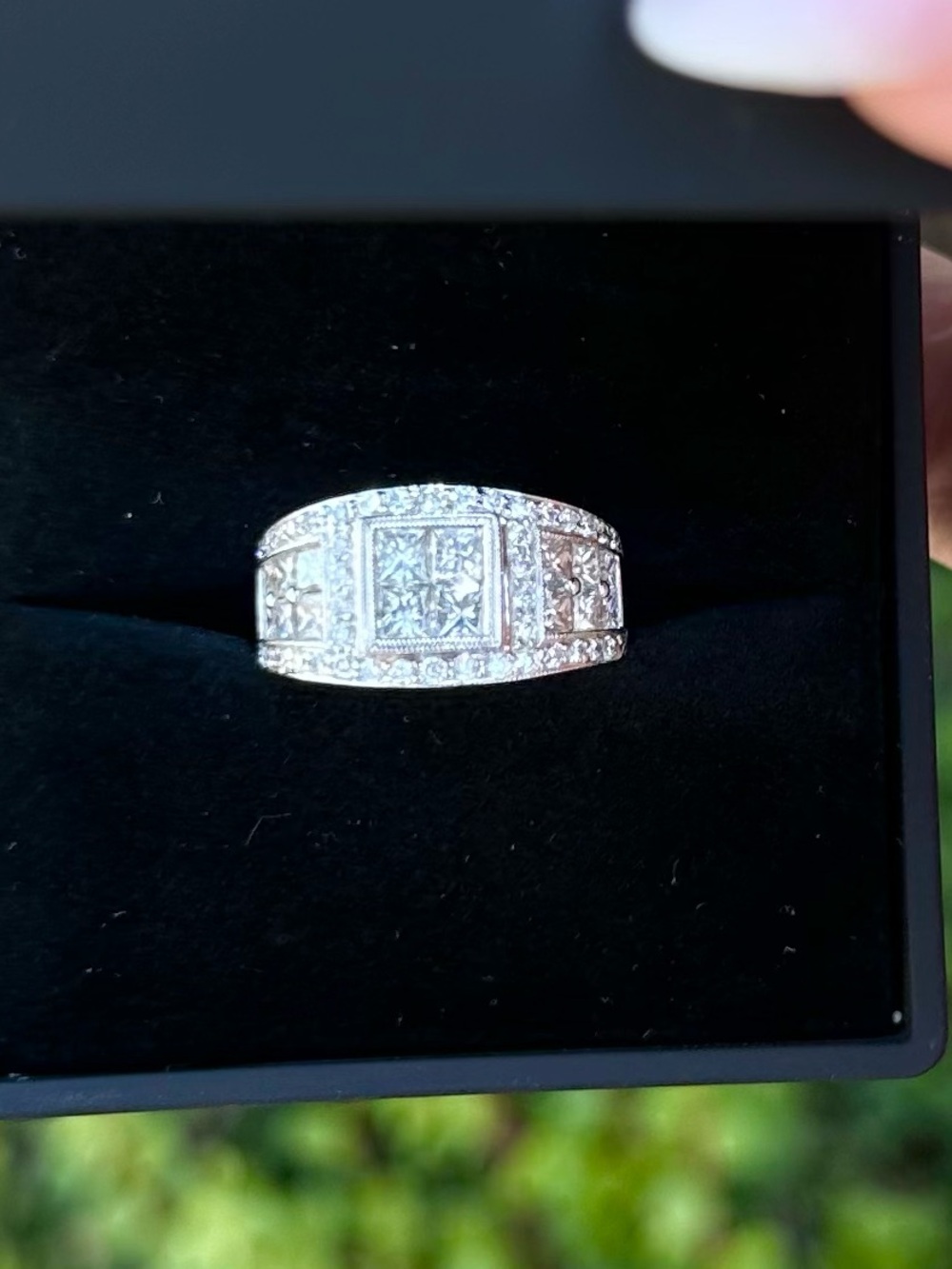 Stunning diamond band over 2 carats 18kt gold